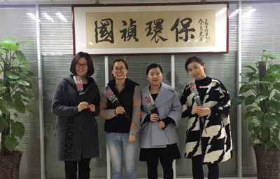 春臨江淮三月天，姹紫嫣紅映紅顏